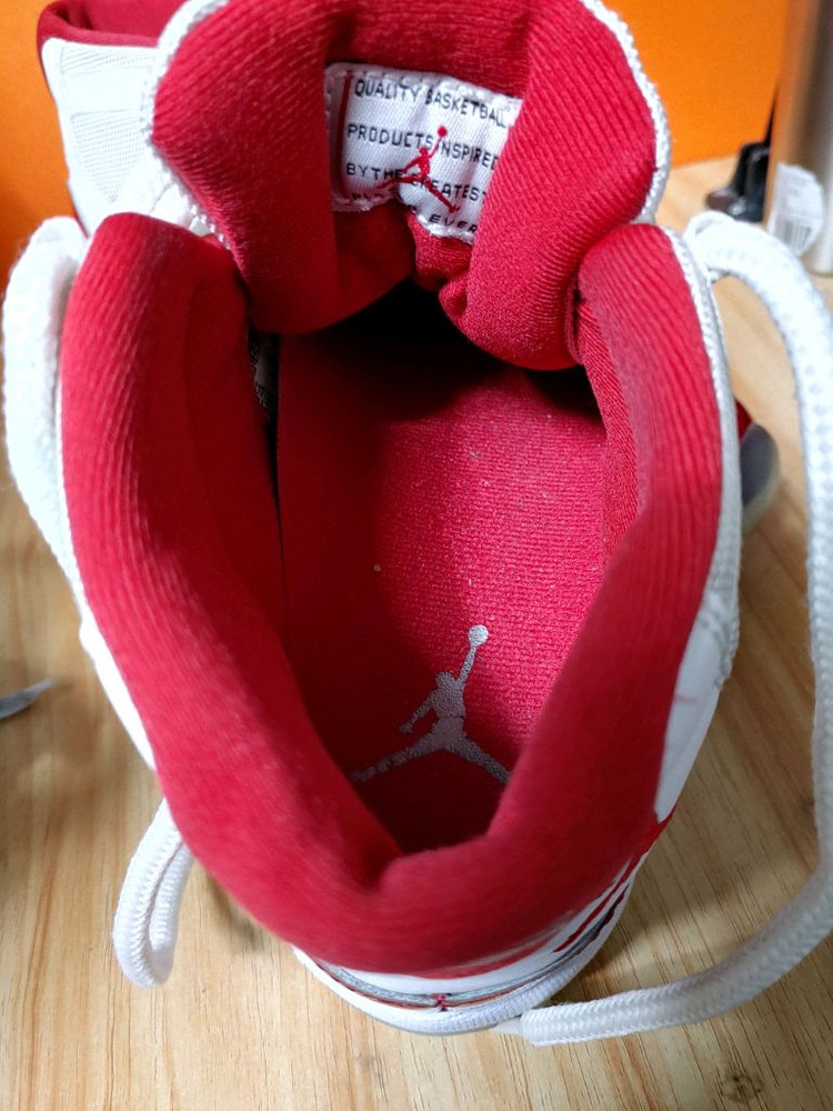 나이키 조던11레트로 바시티 레드(US9표기270추천사이즈265) 이미지