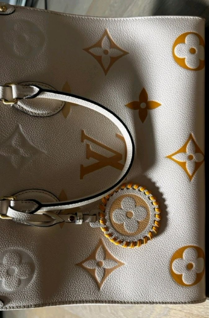 (정품) 루이비통 온더고 MM 아이보리 토트백.가방 !! 이미지