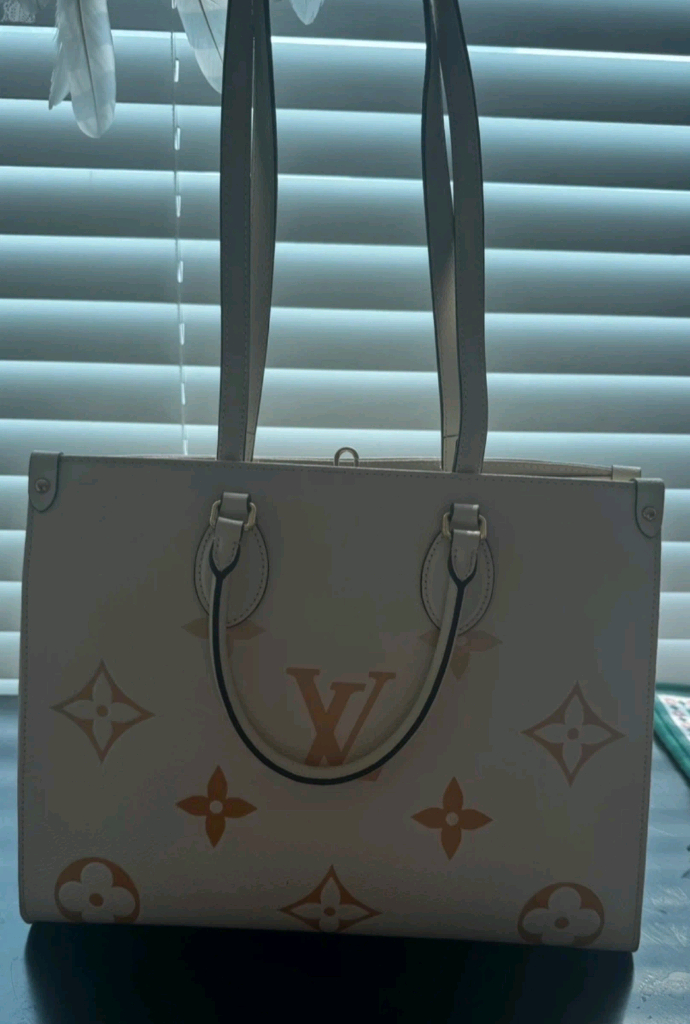 (정품) 루이비통 온더고 MM 아이보리 토트백.가방 !! 이미지
