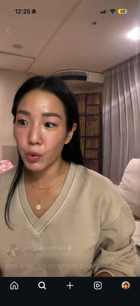 매니모어몽 김몽키 샐리손 원형 그린, 육각 화이트 목걸이 팔아요 이미지