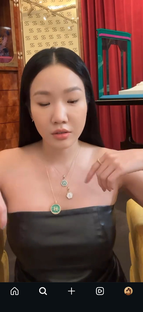 매니모어몽 김몽키 샐리손 원형 그린, 육각 화이트 목걸이 팔아요 이미지