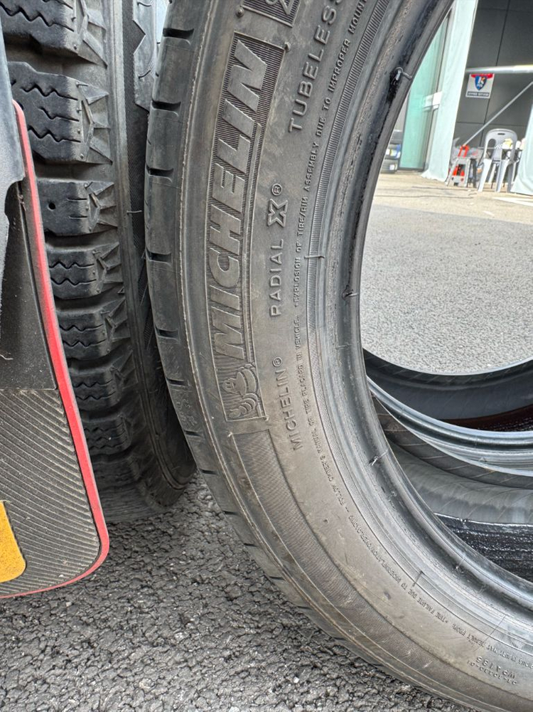 215 50 17 미쉐린 2본 이미지