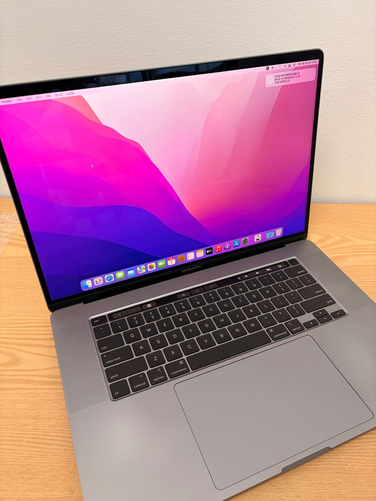 맥북프로 터치바 16인치 라데온 프로 I7-9 16GB 512GB 이미지