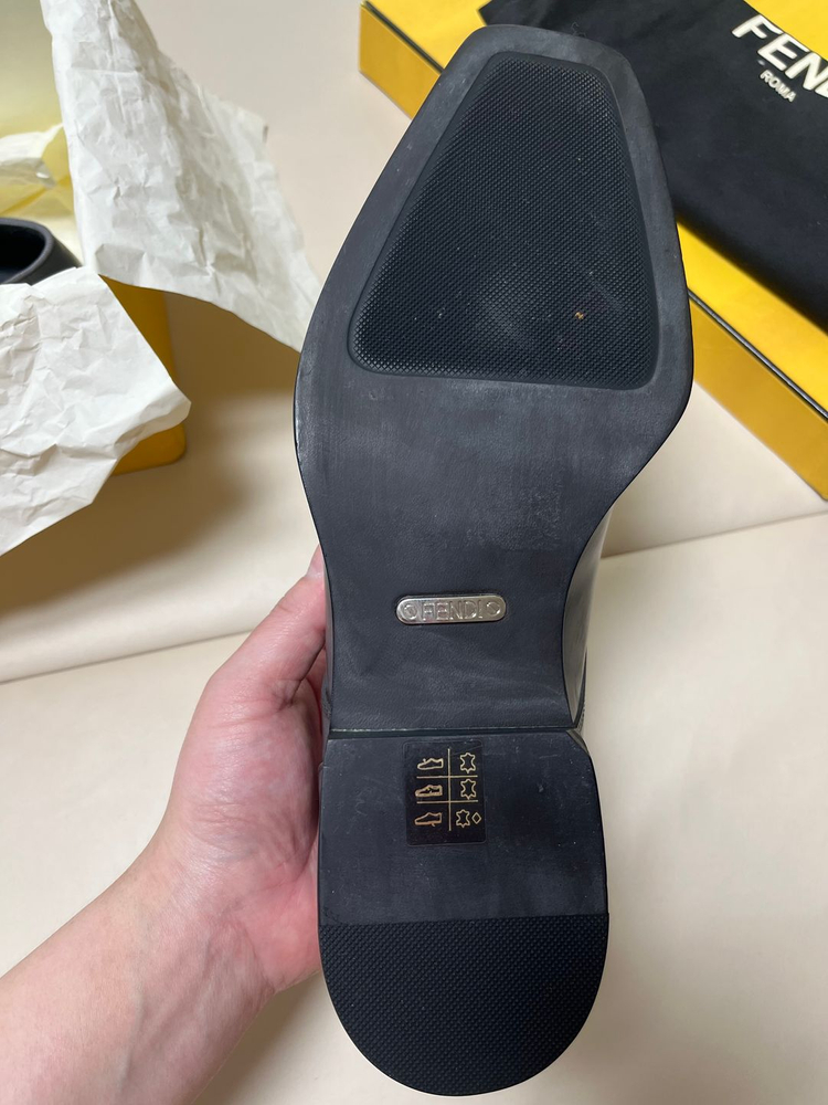 펜디 FENDI 캘리그라피 로고 스퀘어토 그레이 레이스업 슈즈 260사이즈 새제품 이미지