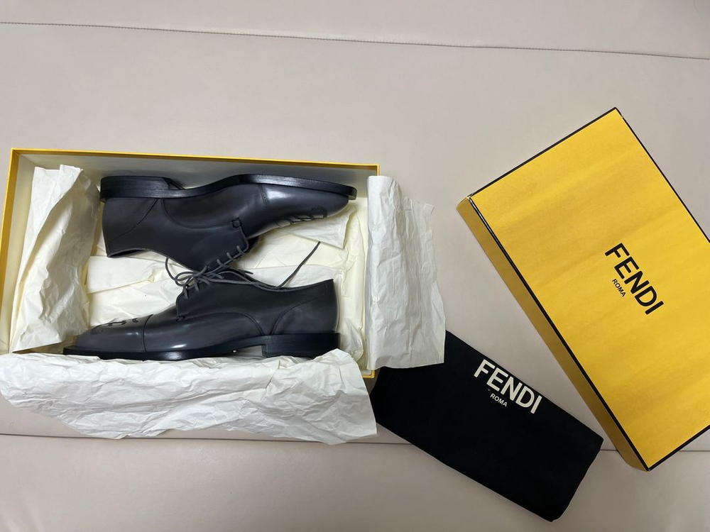 펜디 FENDI 캘리그라피 로고 스퀘어토 그레이 레이스업 슈즈 260사이즈 새제품 이미지