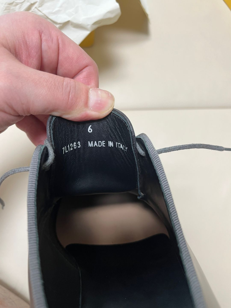 펜디 FENDI 캘리그라피 로고 스퀘어토 그레이 레이스업 슈즈 260사이즈 새제품 이미지