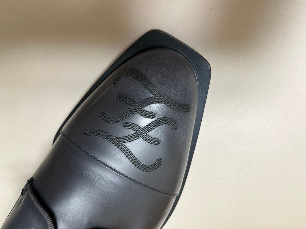 펜디 FENDI 캘리그라피 로고 스퀘어토 그레이 레이스업 슈즈 260사이즈 새제품 이미지