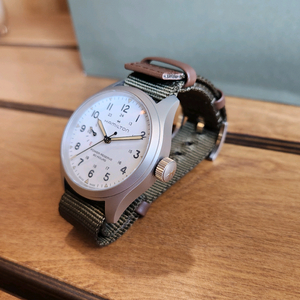 해밀턴 카키필드 파워리저브 수동시계 이미지