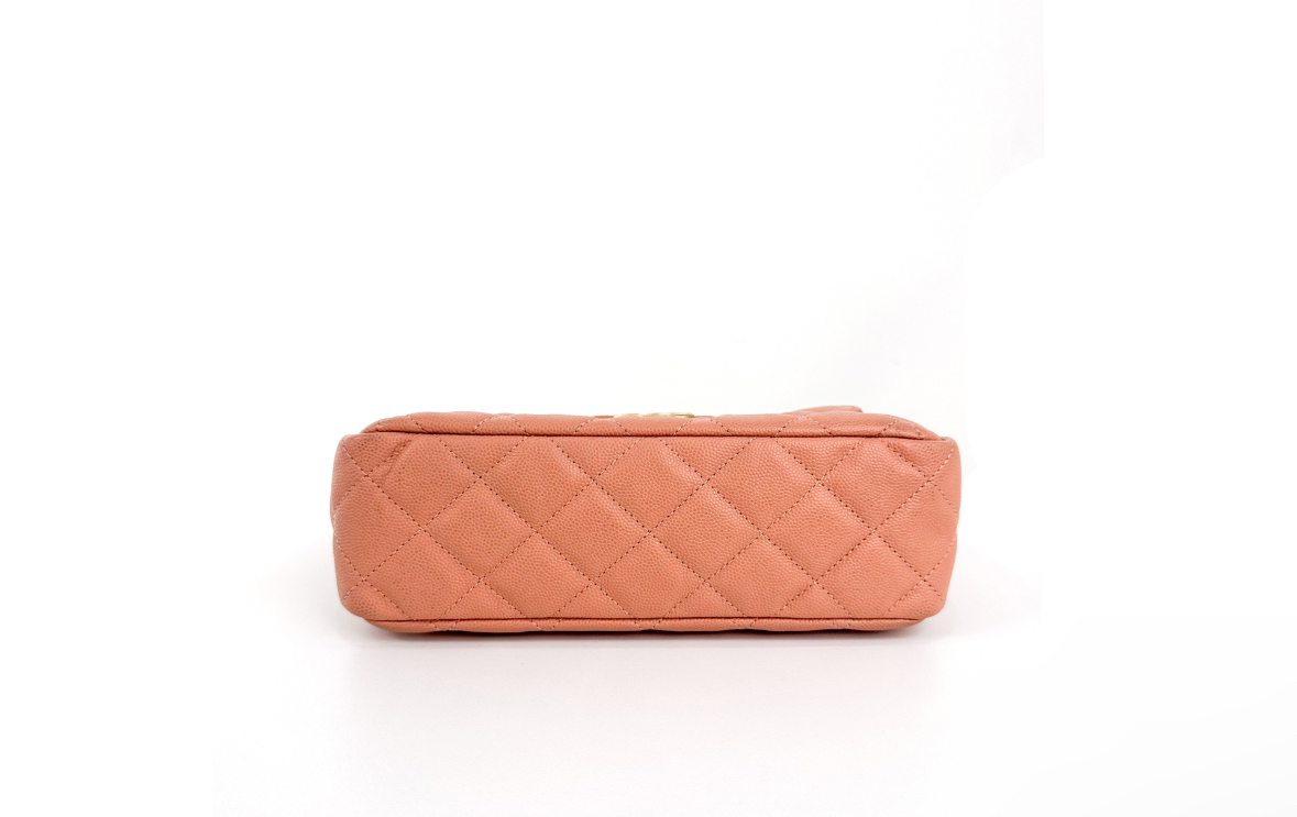 샤넬 여성 샤이니 크럼플드 호보백 캐비어 포켓 체인 크로스 숄더백 핑크 이미지