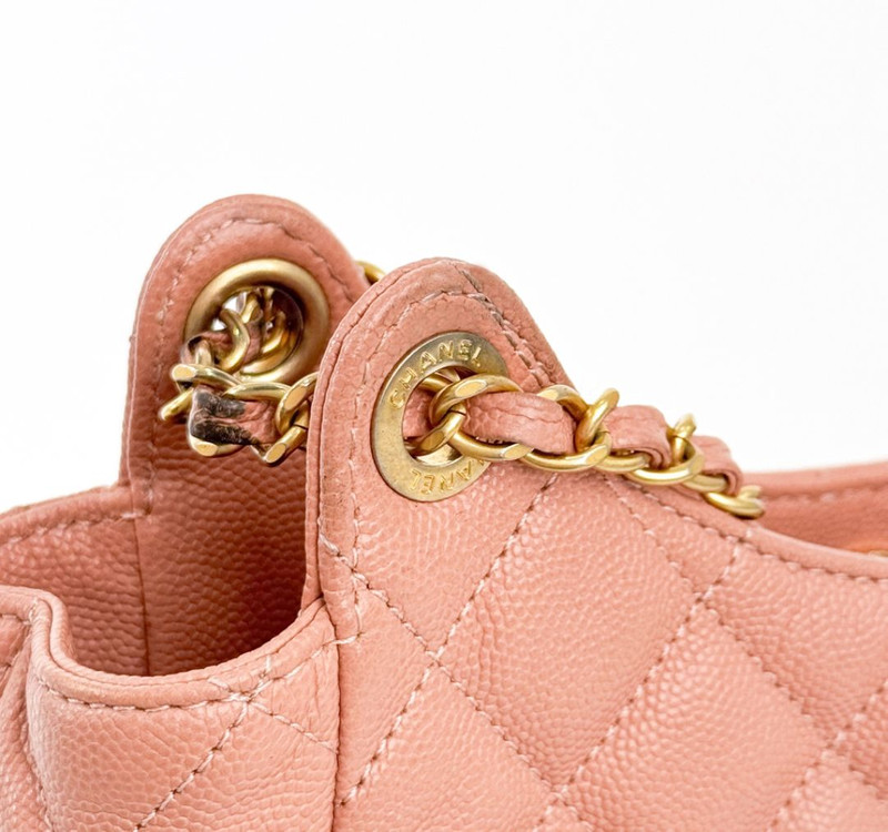 샤넬 여성 샤이니 크럼플드 호보백 캐비어 포켓 체인 크로스 숄더백 핑크 이미지