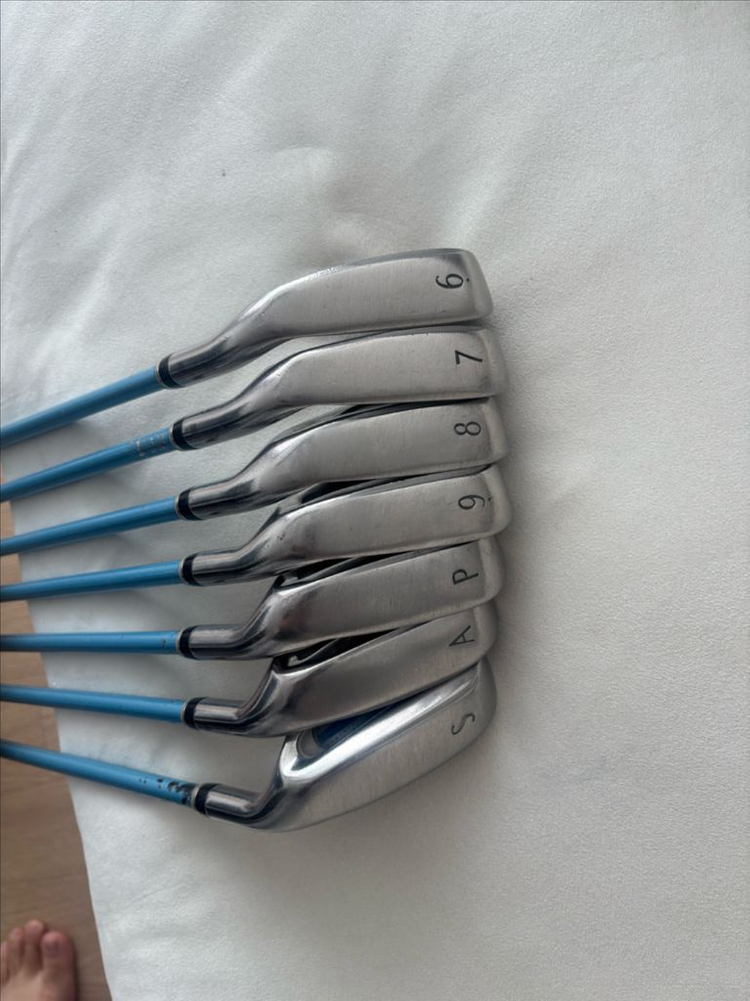 젝시오 1300k 여성용 골프채 풀세트 팝니다. 이미지