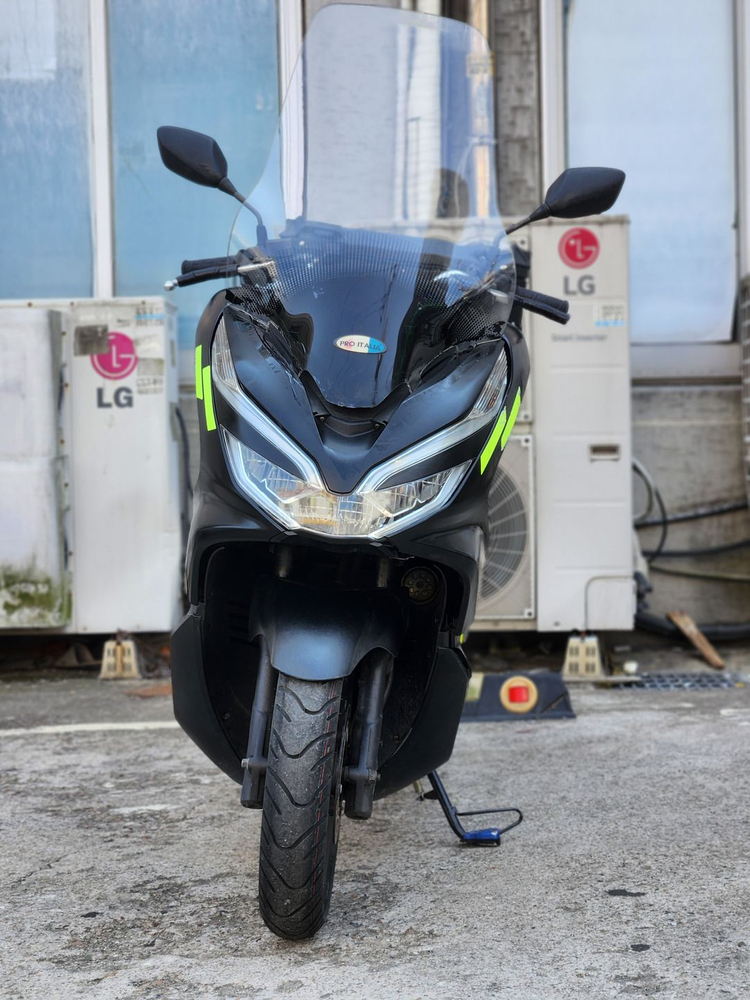 18년식/pcx125cc/3만/배달세팅/깨진곳없고저키로수에최상급매물팝니다 이미지