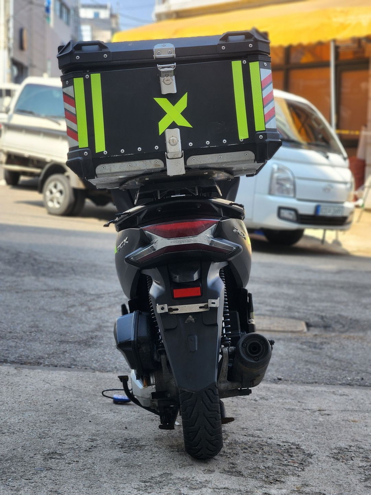 18년식/pcx125cc/3만/배달세팅/깨진곳없고저키로수에최상급매물팝니다 이미지