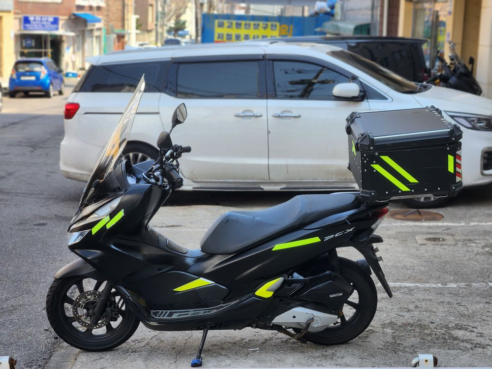 18년식/pcx125cc/3만/배달세팅/깨진곳없고저키로수에최상급매물팝니다 이미지