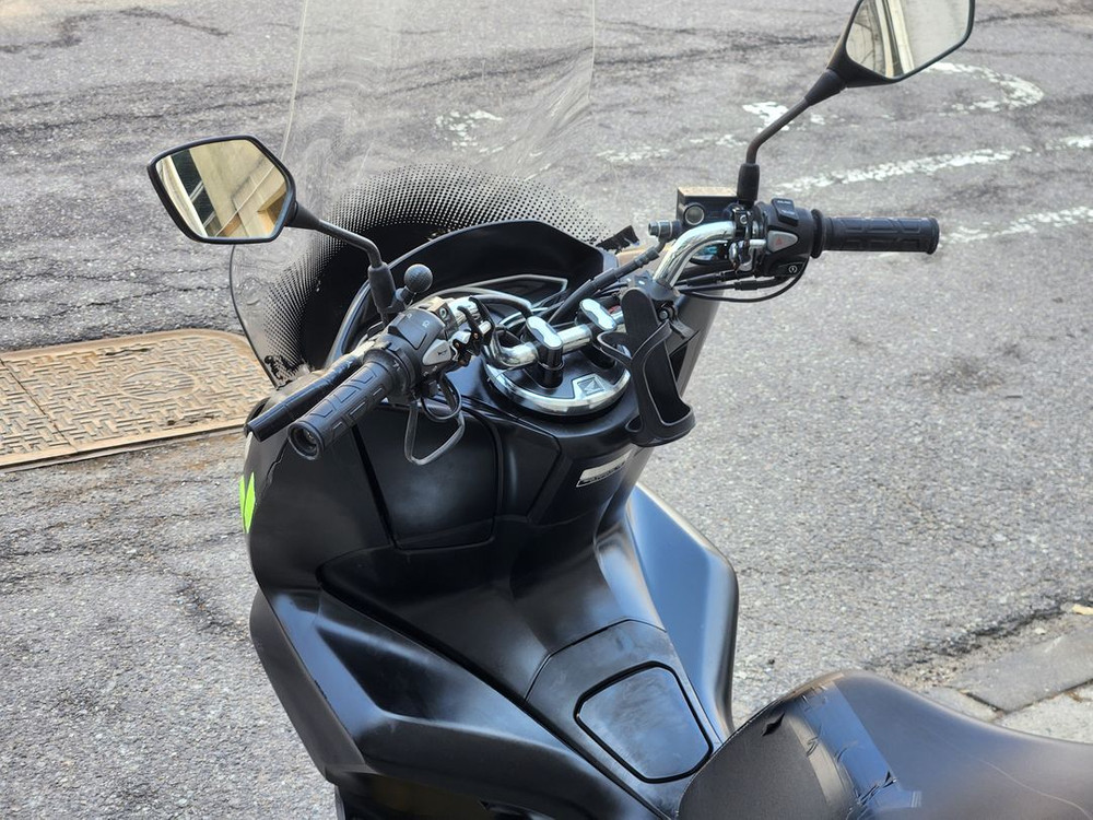 18년식/pcx125cc/3만/배달세팅/깨진곳없고저키로수에최상급매물팝니다 이미지