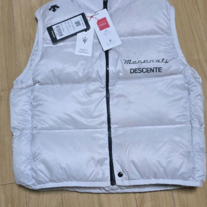 데상트 마세라티 콜라보 95패딩 조끼 이미지