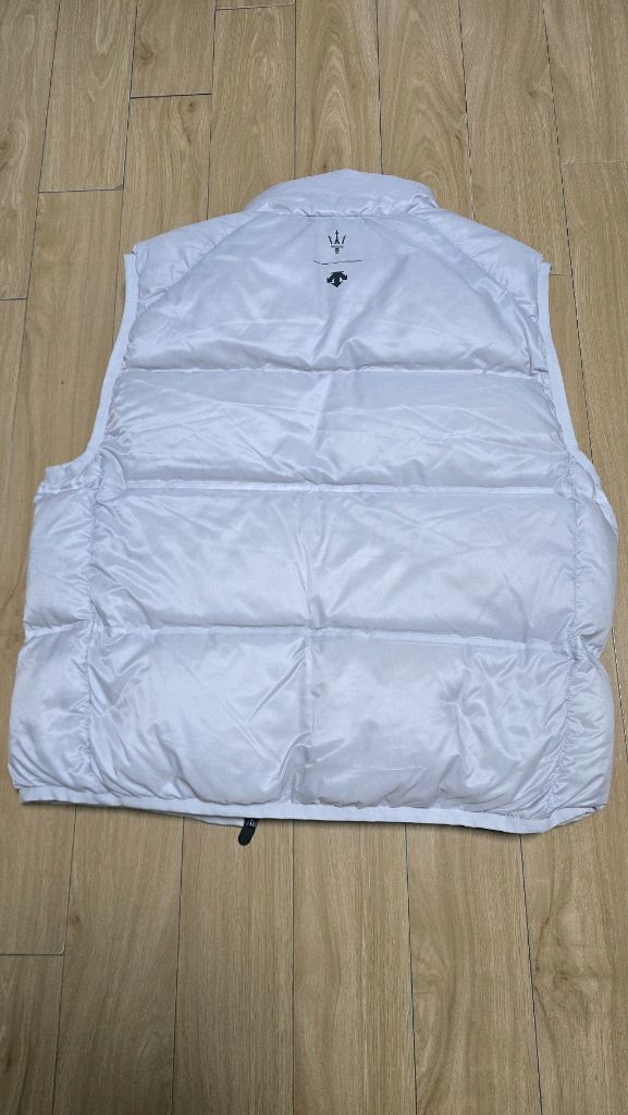 데상트 마세라티 콜라보 95패딩 조끼 이미지