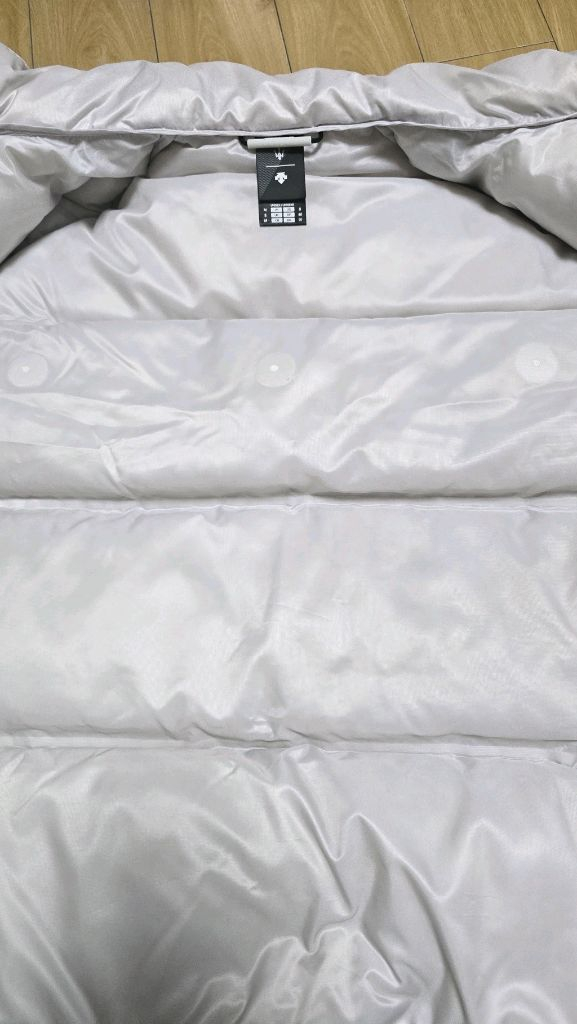 데상트 마세라티 콜라보 95패딩 조끼 이미지