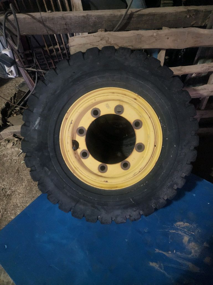 지게차 타이어 휠 포함 8.25-15 7.00-12 금호타이어 825 15인치 700 12인치 이미지