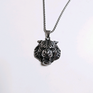 새상품]힘의 상징 영물 호랑이 펜던트 실버 남자 목걸이 크롬 셔츠 겨울 후드집업 패딩 점퍼 자켓 코트 남방 니트 이미지