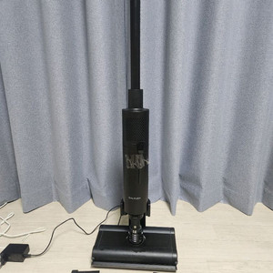 발뮤다 더 클리너 검정 무선청소기 이미지