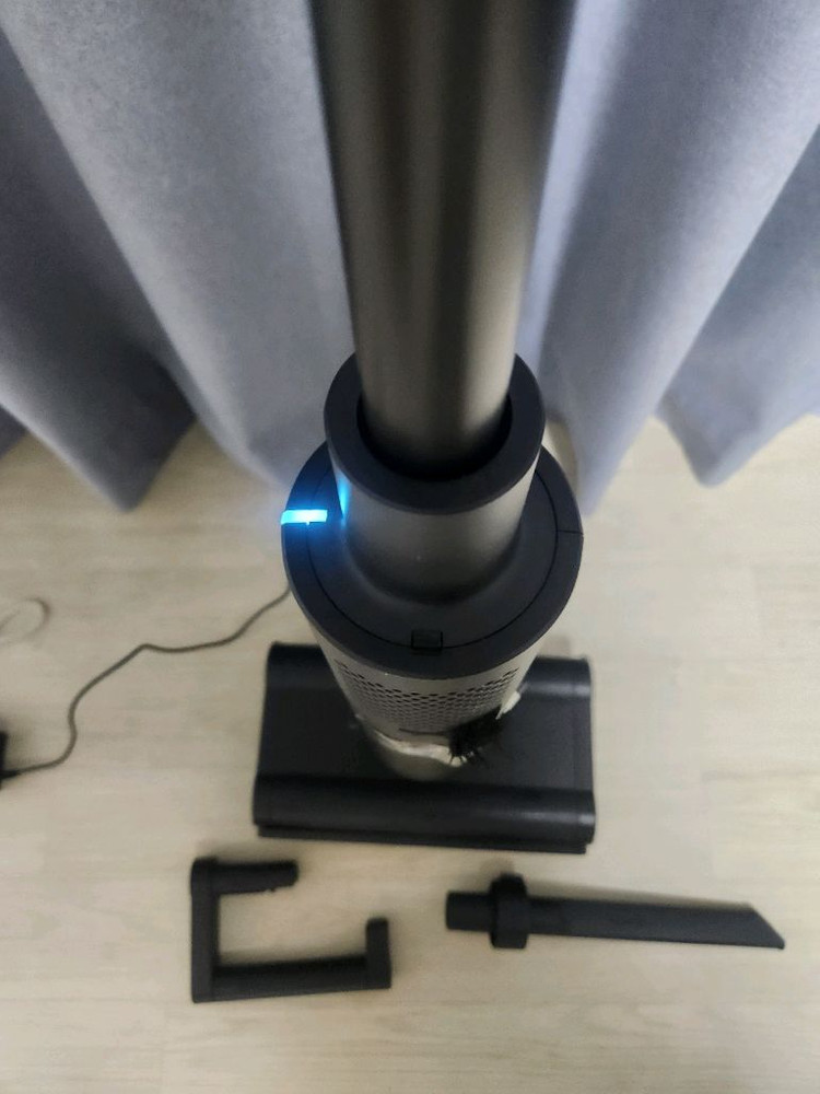 발뮤다 더 클리너 검정 무선청소기 이미지