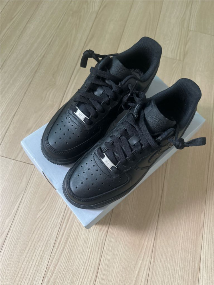 나이키 에어포스 1 07 올블랙 판매합니다. 이미지