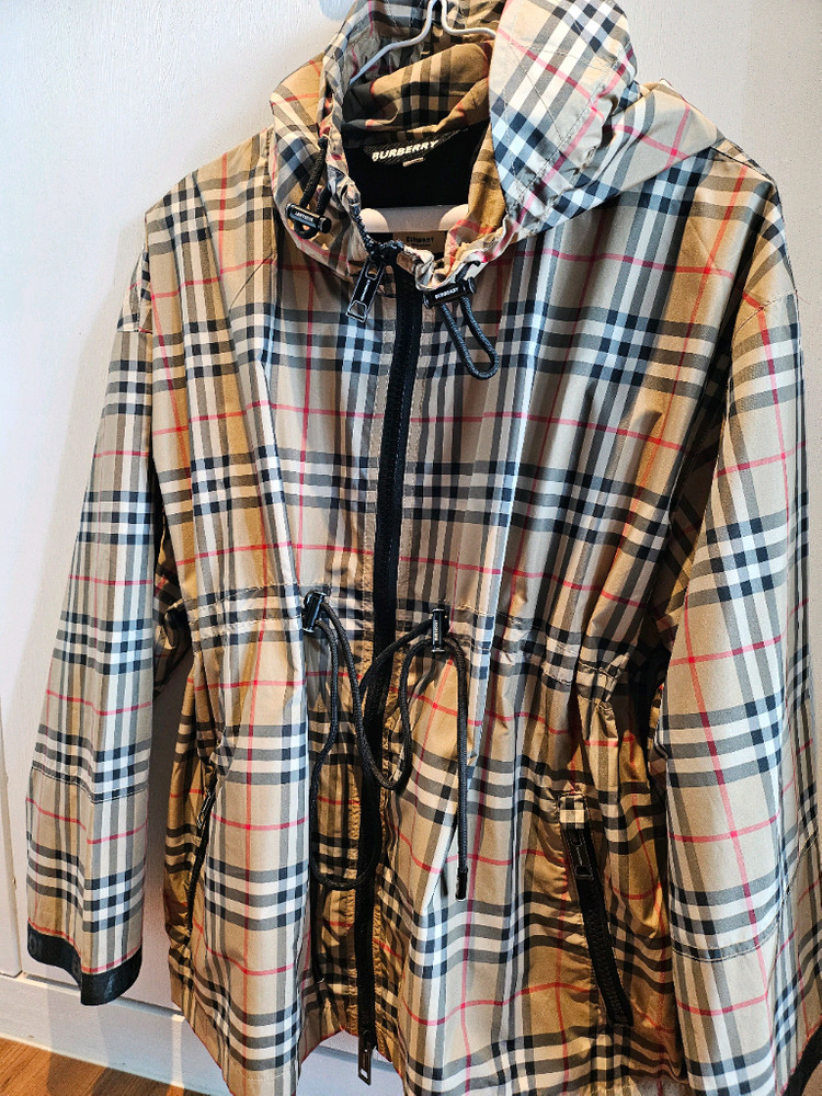 버버리바람막이 여성 새거급 이미지