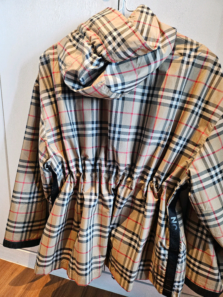 버버리바람막이 여성 새거급 이미지