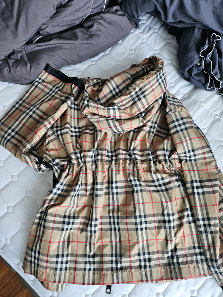 버버리바람막이 여성 새거급 이미지