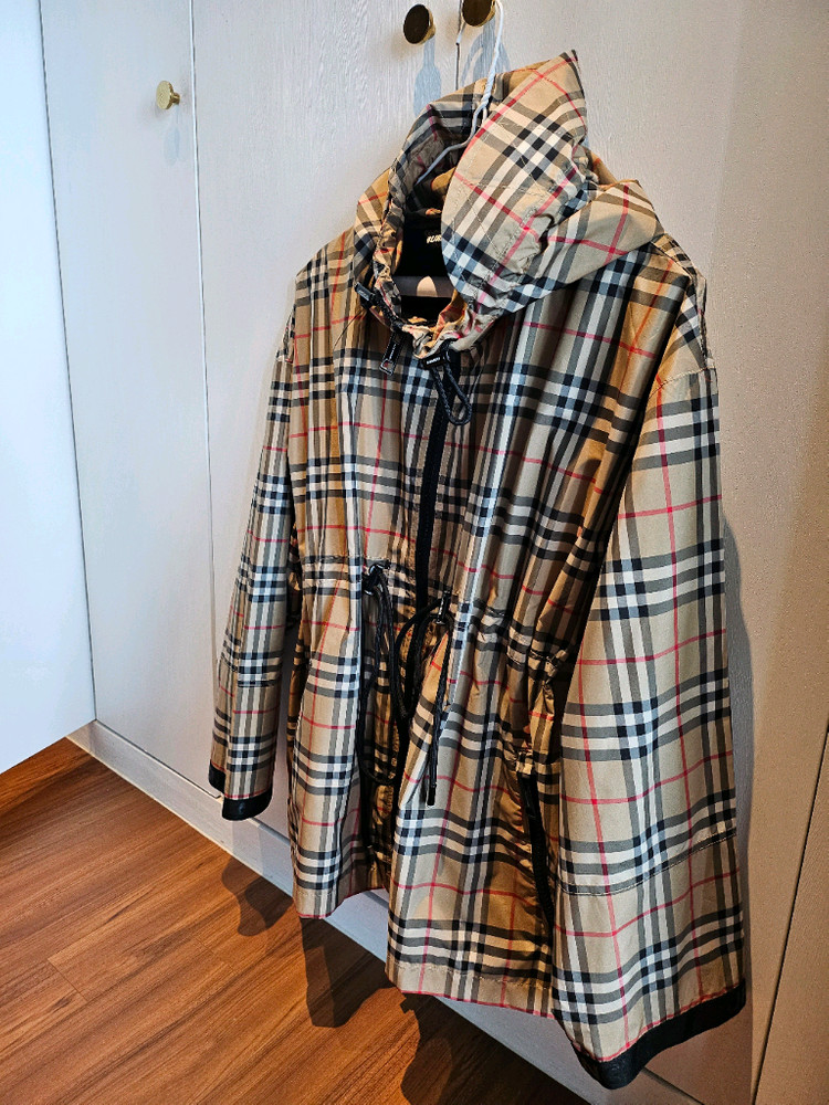 버버리바람막이 여성 새거급 이미지