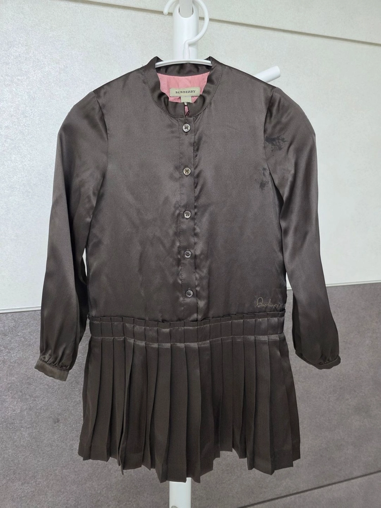 버버리 키즈 새틴 플리츠 원피스 6Y/118cm (미사용) 이미지