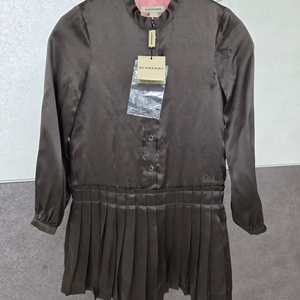 버버리 키즈 새틴 플리츠 원피스 6Y/118cm (미사용) 이미지