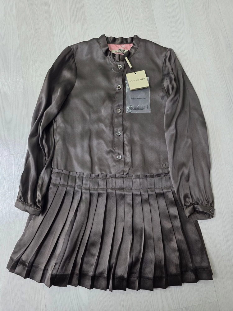 버버리 키즈 새틴 플리츠 원피스 6Y/118cm (미사용) 이미지