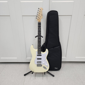 헥스 스트랫 일렉기타 E50 TRD 아이보리 이미지