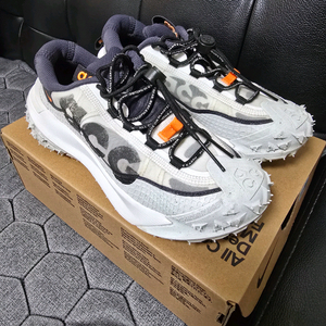 나이키 ACG 마운틴 플라이 2 로우 서밋 화이트 앤 브라이트 만다린 230 사이즈 이미지