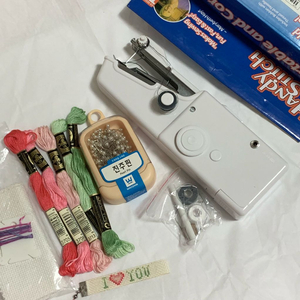 핸디스티치미니재봉틀 휴대용재봉틀 셀프수선 십자수실 시침핀 고정핀 수선도구들 이미지