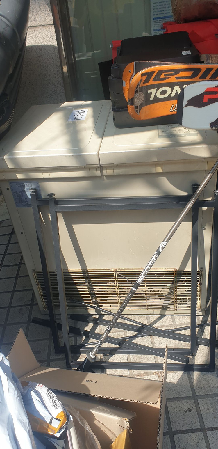 스키장비, 김치냉장고, 휠체어2개, 하이팩 의자, 큰 테이블 합판 등등 이미지