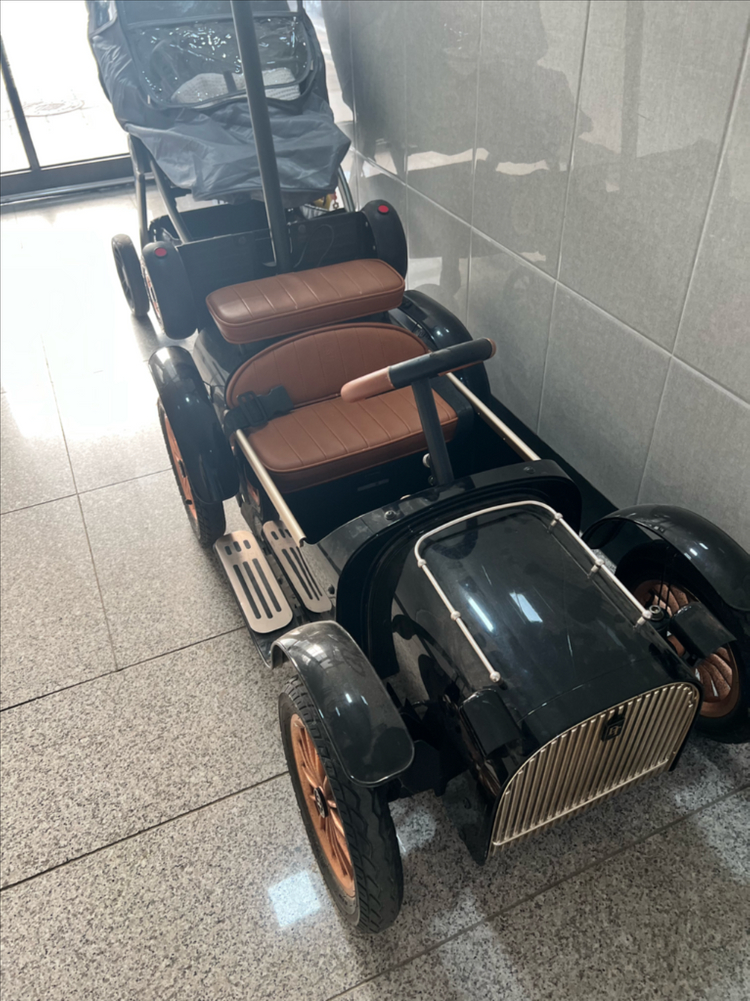 클래식 스타일 전동차 이미지