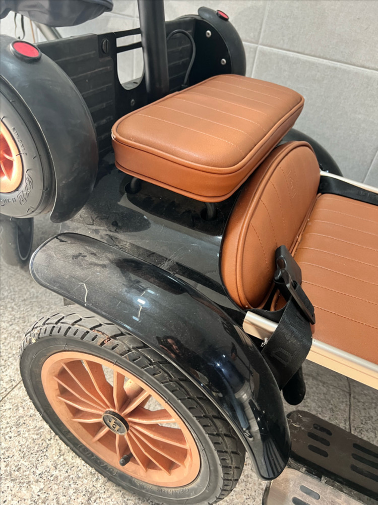 클래식 스타일 전동차 이미지