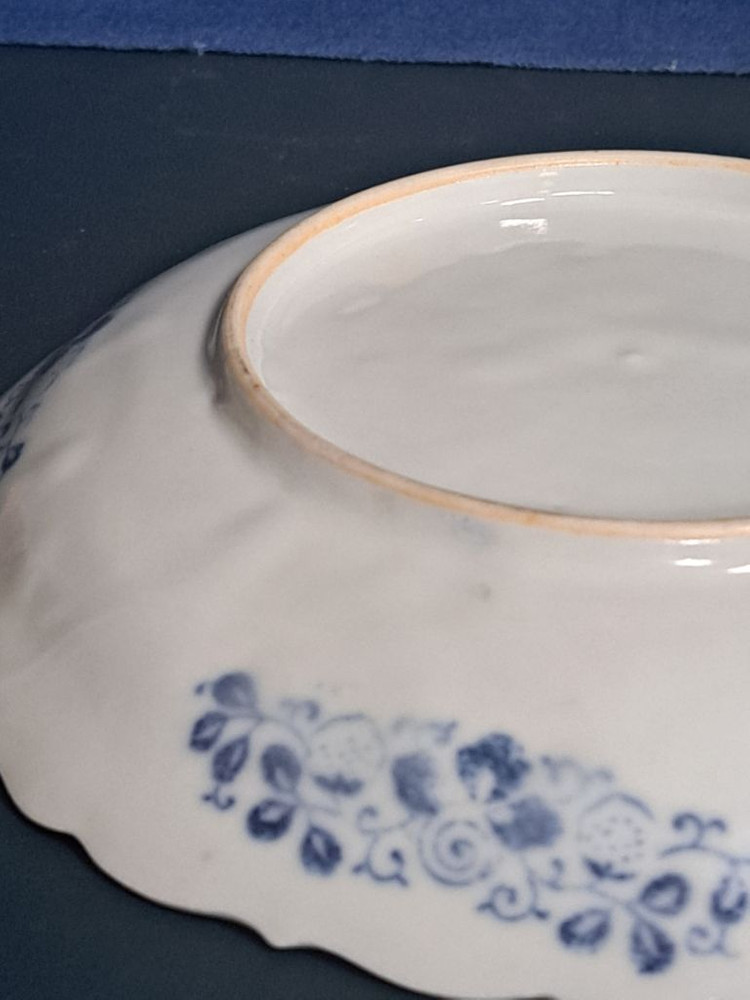 청화 백자 인물도 산수화 접시. 화형 반. 이미지