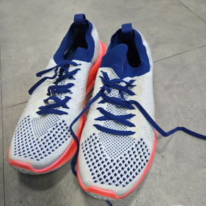 언더아머 플로우 벨로시티 SE 경량 러닝화 260 이미지