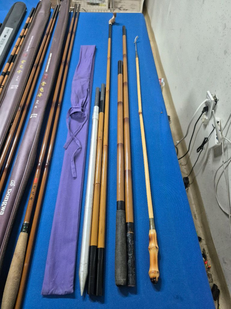 내림 중층대 12대 11척ㅡ18척 받침대 2개 바늘빼기 1개 동와귀룡봉 18척외 싸게정리 이미지