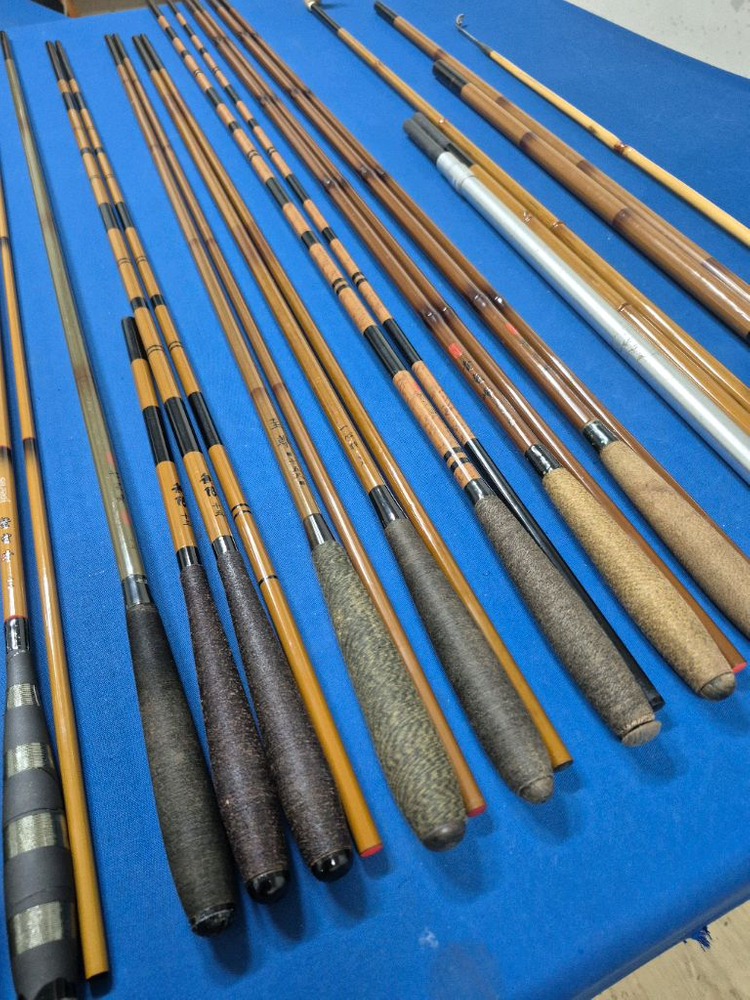 내림 중층대 12대 11척ㅡ18척 받침대 2개 바늘빼기 1개 동와귀룡봉 18척외 싸게정리 이미지