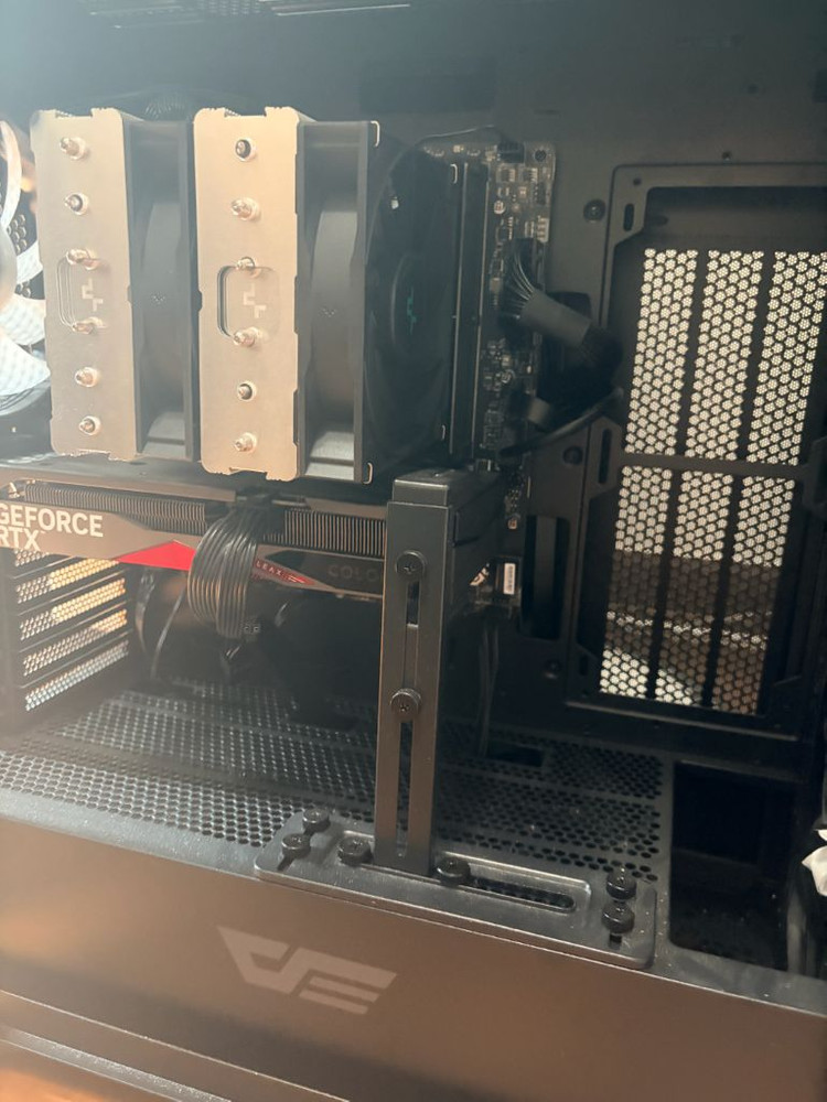 4060ti 게이밍 PC 본체 이미지