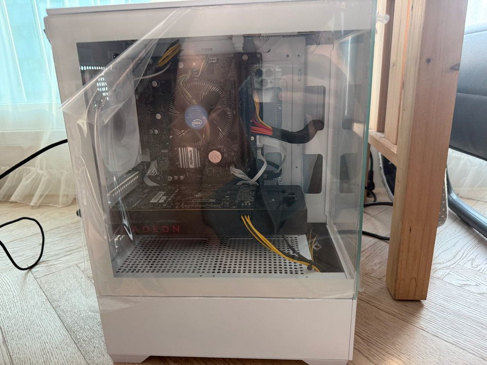 게이밍 PC 반본체 이미지