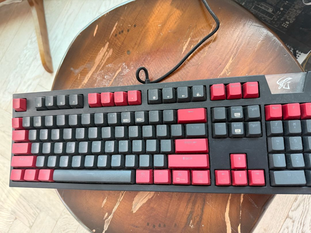 게이밍 PC 반본체 이미지