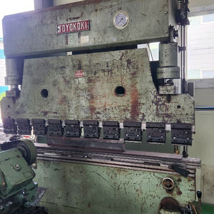 토요코기 유압절곡기 팝니다 이미지