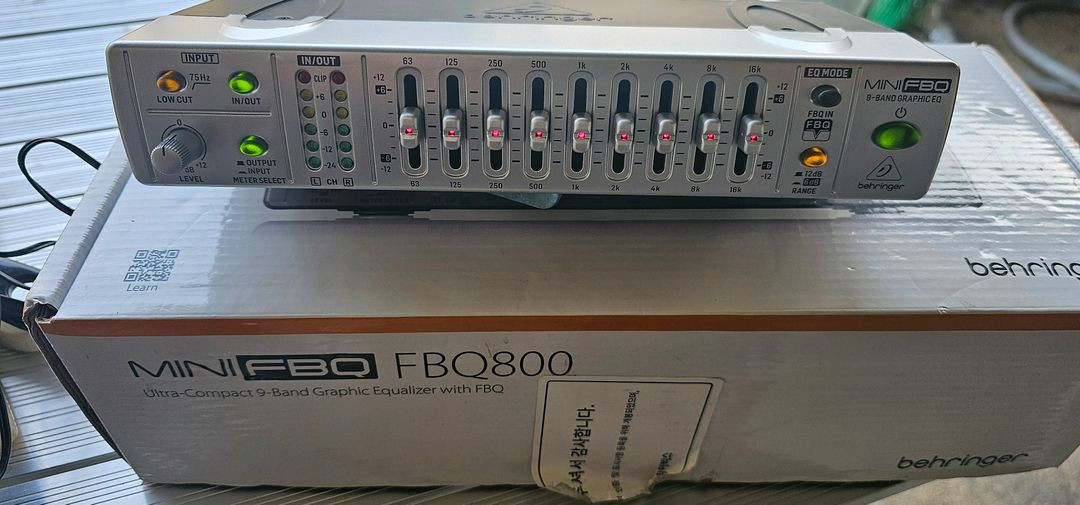 베링거9밴드 그래픽 이퀄라이저 이미지