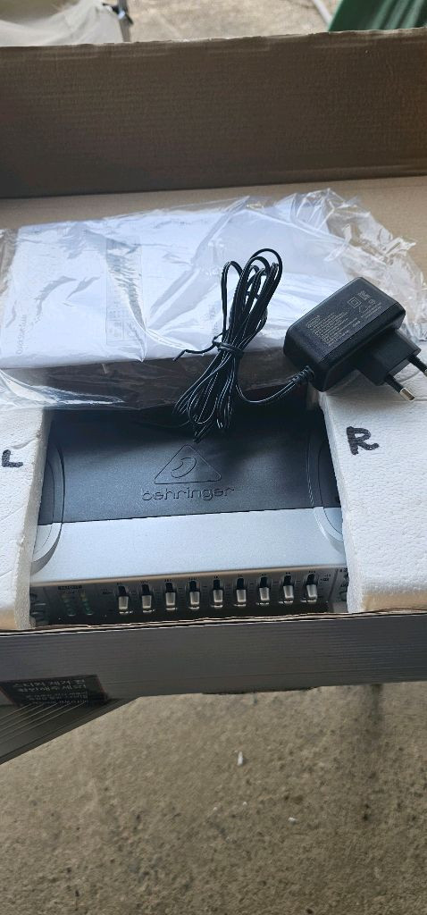 베링거9밴드 그래픽 이퀄라이저 이미지